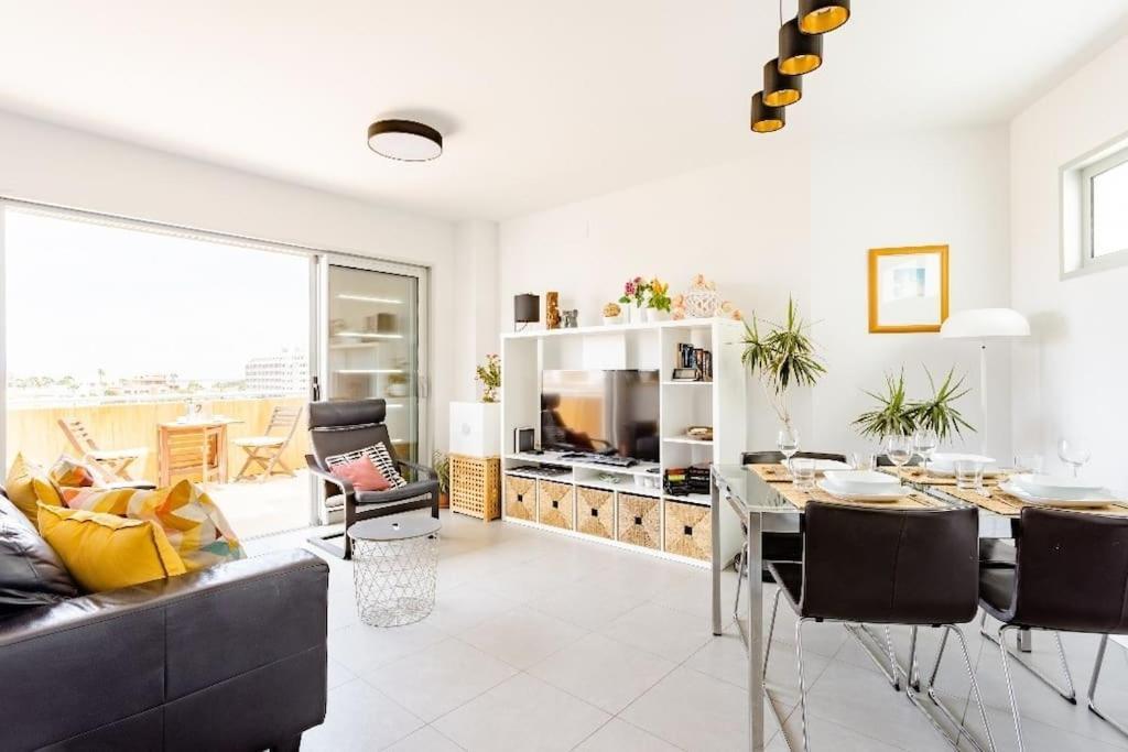 El Medano Beachfront Triplex Penthouse With Pool, Rooftop, Sea View 外观 照片