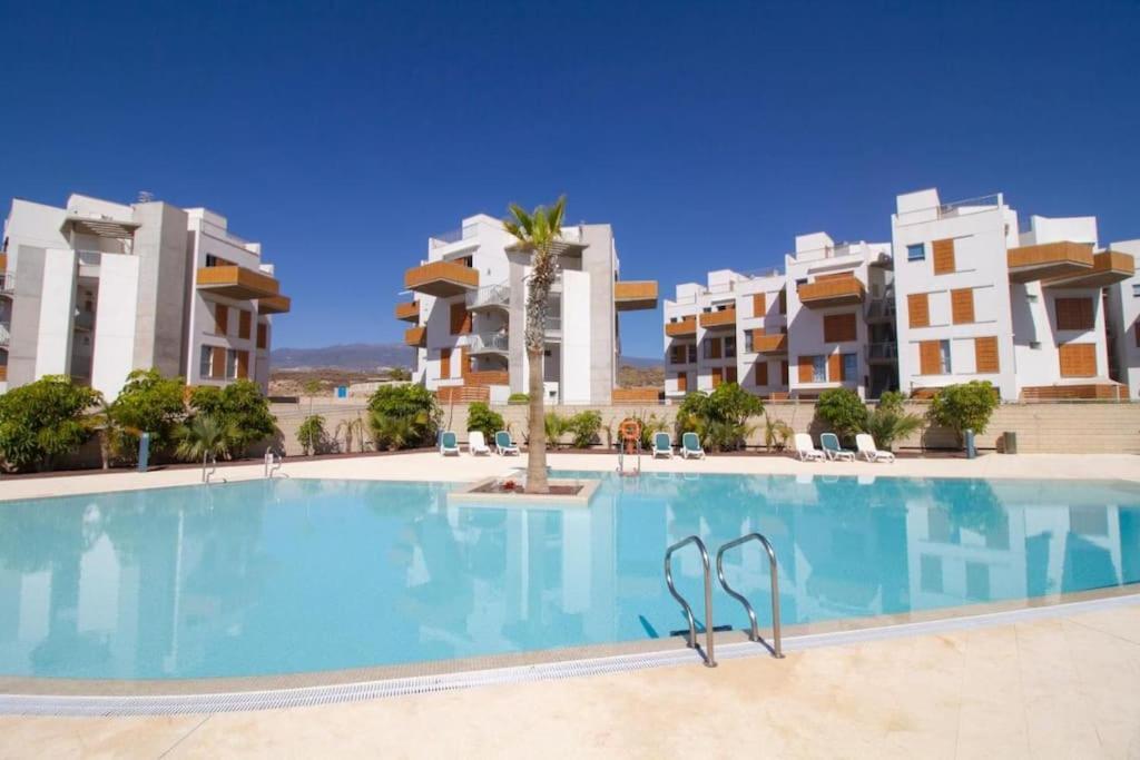El Medano Beachfront Triplex Penthouse With Pool, Rooftop, Sea View 外观 照片