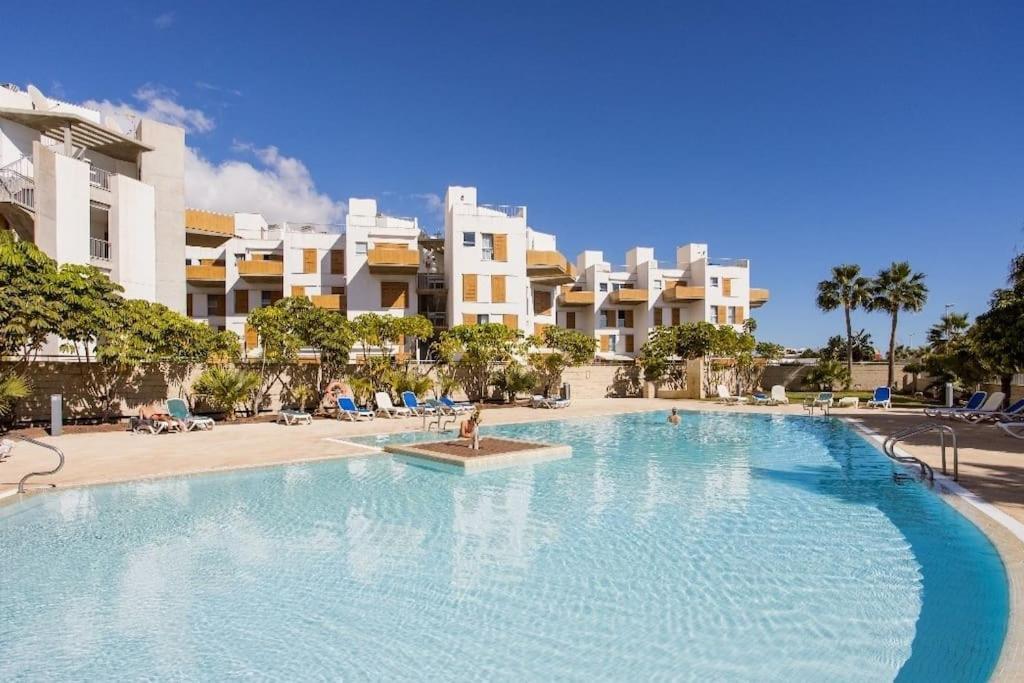 El Medano Beachfront Triplex Penthouse With Pool, Rooftop, Sea View 外观 照片