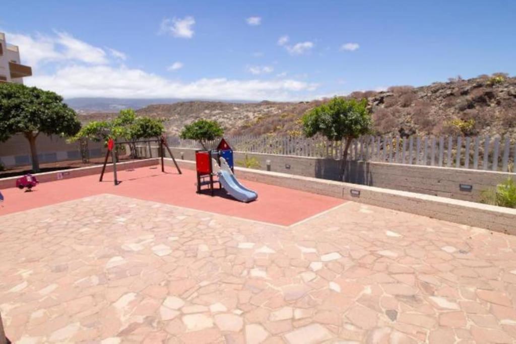 El Medano Beachfront Triplex Penthouse With Pool, Rooftop, Sea View 外观 照片