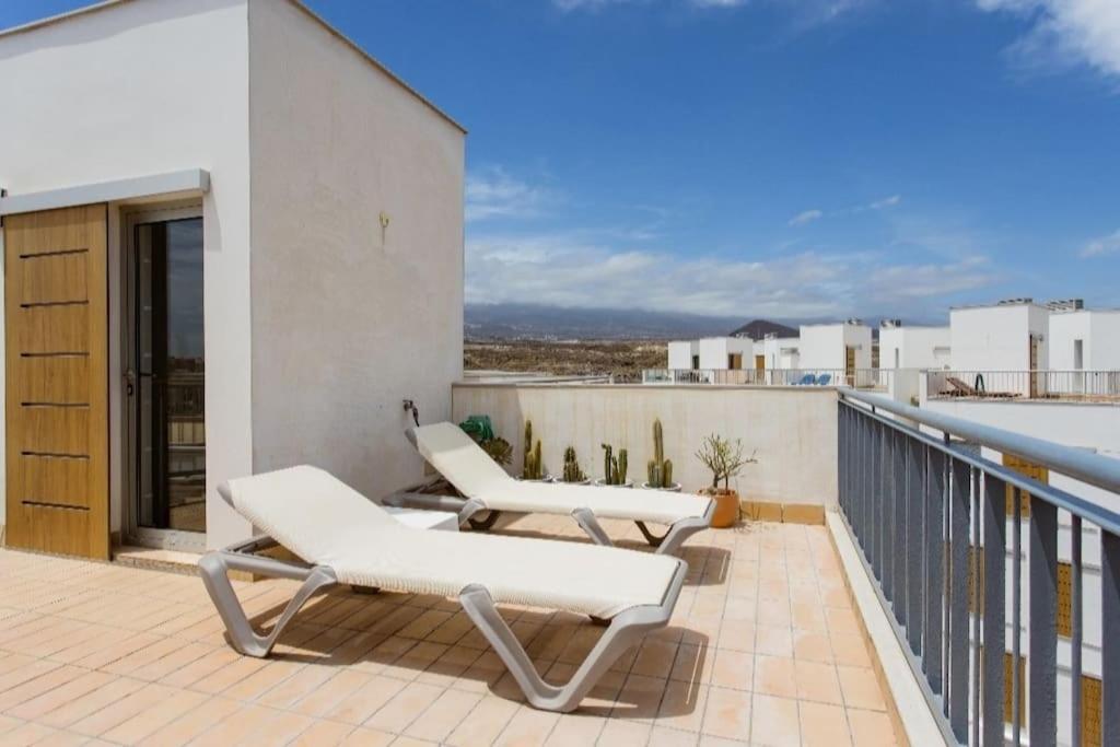 El Medano Beachfront Triplex Penthouse With Pool, Rooftop, Sea View 外观 照片
